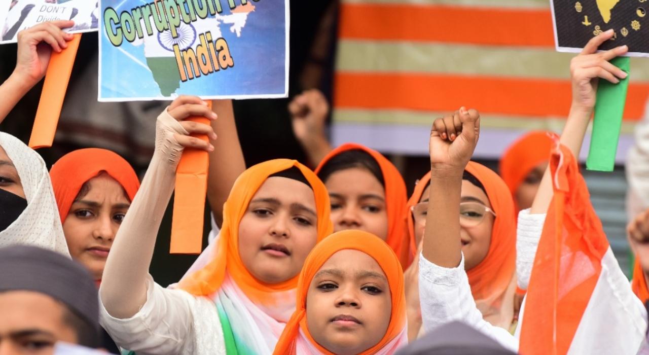 Students from Al Kalam School celebrate 75th Independence Day at Dharavi in Mumbai. Pic/Shadab Khan